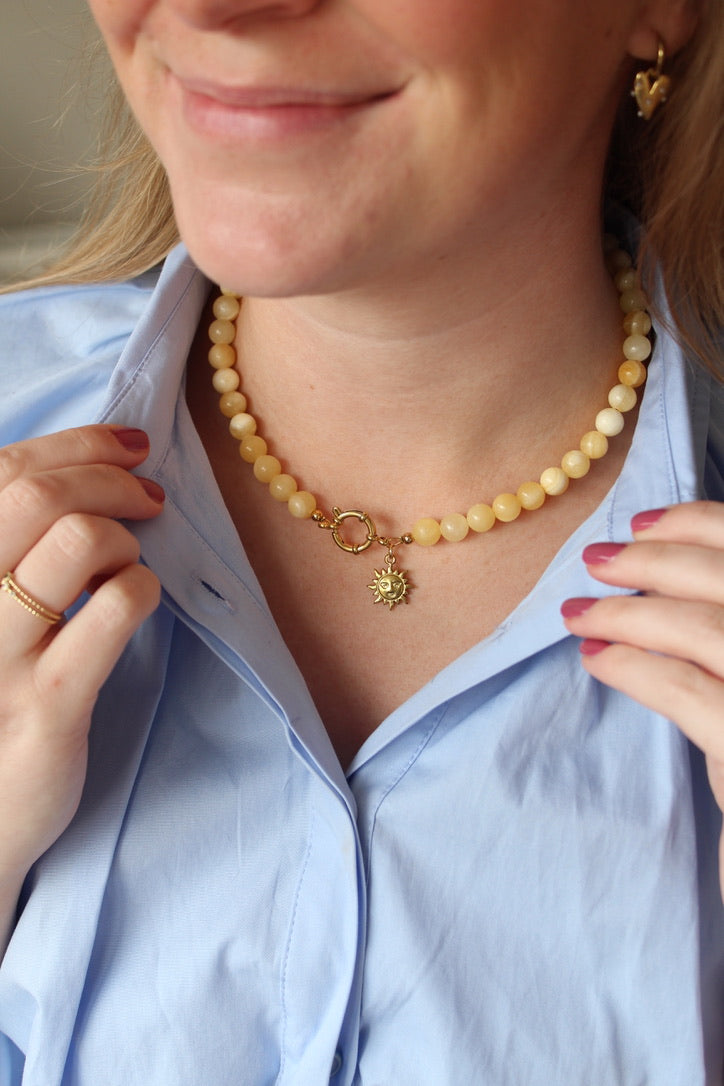 Butter yellow natuurstenen kralenketting