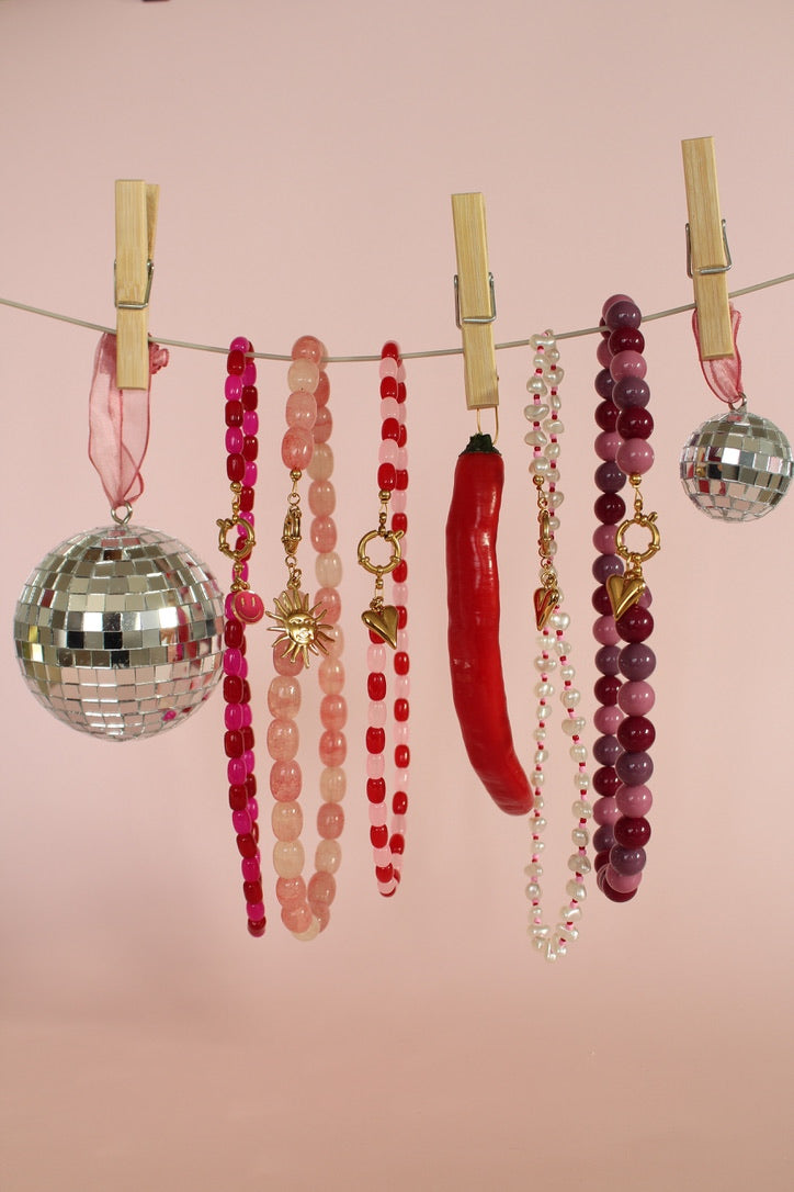 Lightly pink and red kralenketting